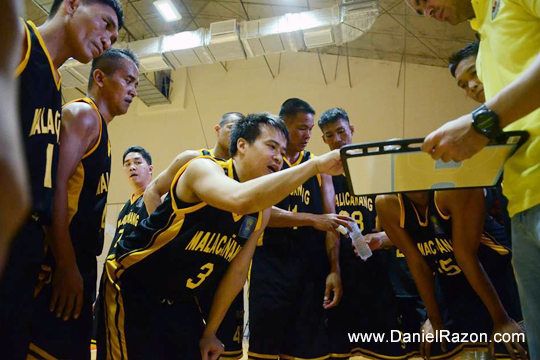 Joel Villanueva of team Malacañang Patriots (C) points out a strategy during the time out of the team in the UNTV Cup Season 2 Elimination Round held atthe Meralco Gym, Ortigas, Pasig City, Philippines on March 9, 2014. Team Malacanang Patriots wins over Team Senate Defenders with the score 81-75. (Joy Reyes | Photoville International)